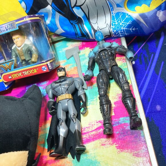 DC COMICS TOY MIXED LOT - BATMAN - AQUAMAN - WONDER WOMEN - COLLECTIBLES - Picture 4 of 12